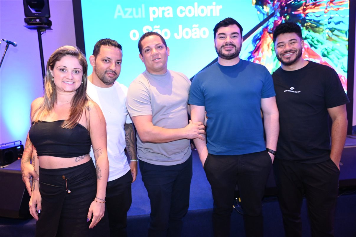 Carmen Mascia, da Luck Receptivo, entre Vanessa Cunha, Thatiana Martins e  Alexandre Cequetin, da Azul