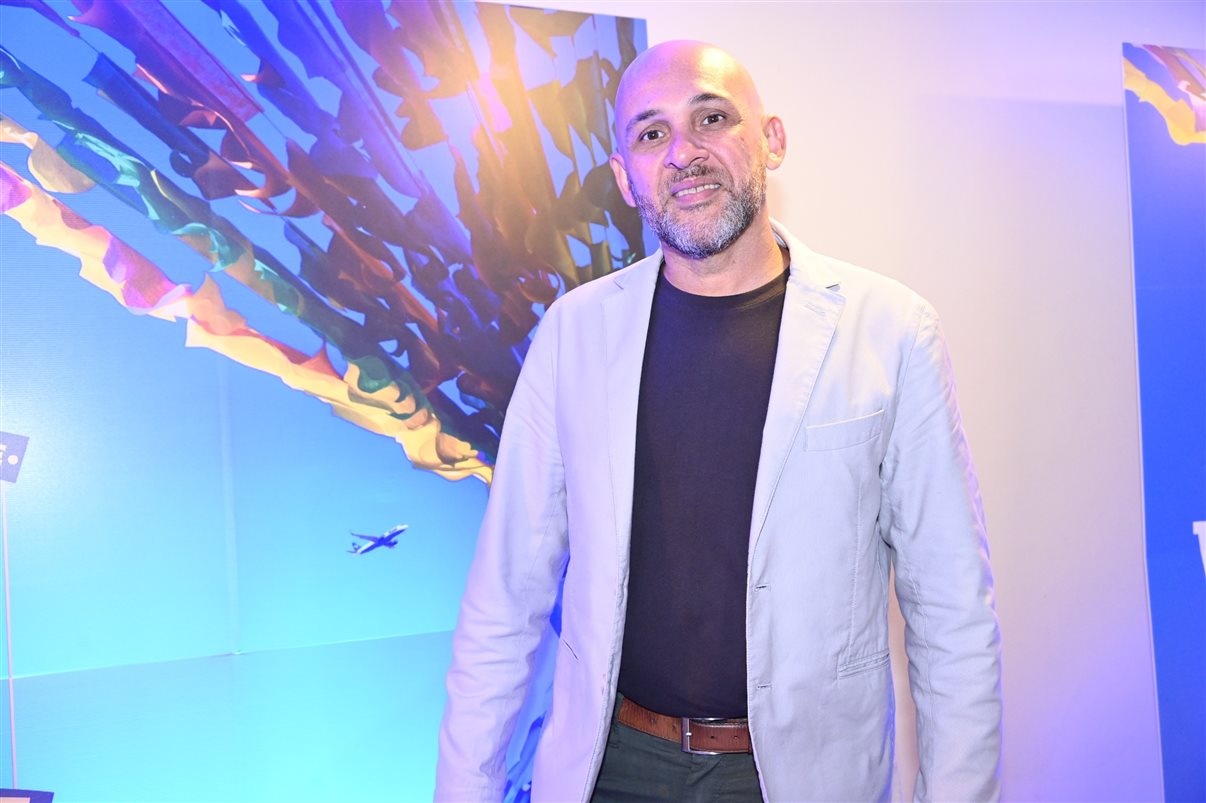 Carmen Mascia, da Luck Receptivo, entre Vanessa Cunha, Thatiana Martins e  Alexandre Cequetin, da Azul