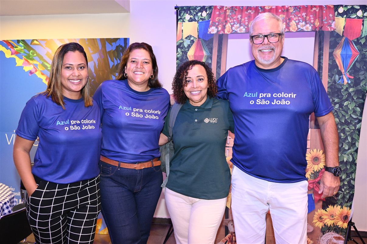 Carmen Mascia, da Luck Receptivo, entre Vanessa Cunha, Thatiana Martins e  Alexandre Cequetin, da Azul
