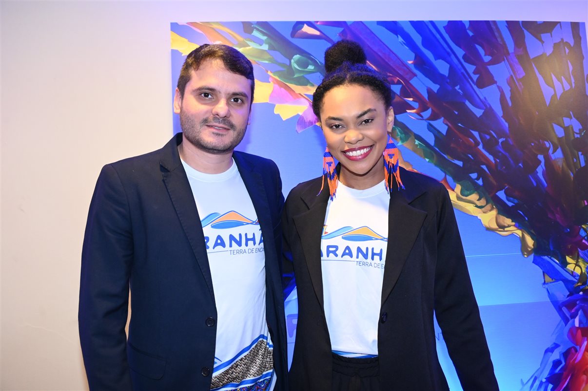 Carmen Mascia, da Luck Receptivo, entre Vanessa Cunha, Thatiana Martins e  Alexandre Cequetin, da Azul