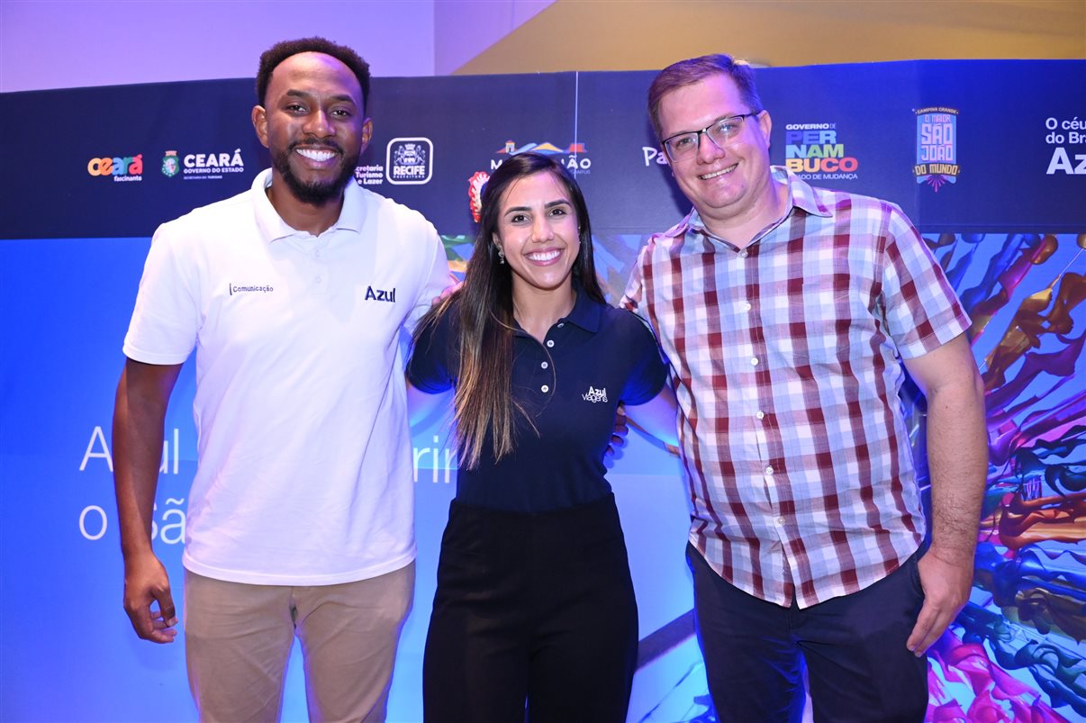 Carmen Mascia, da Luck Receptivo, entre Vanessa Cunha, Thatiana Martins e  Alexandre Cequetin, da Azul