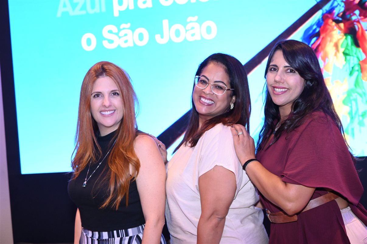Carmen Mascia, da Luck Receptivo, entre Vanessa Cunha, Thatiana Martins e  Alexandre Cequetin, da Azul