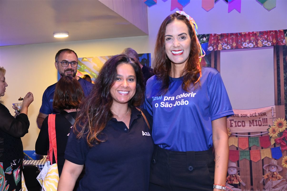 Carmen Mascia, da Luck Receptivo, entre Vanessa Cunha, Thatiana Martins e  Alexandre Cequetin, da Azul