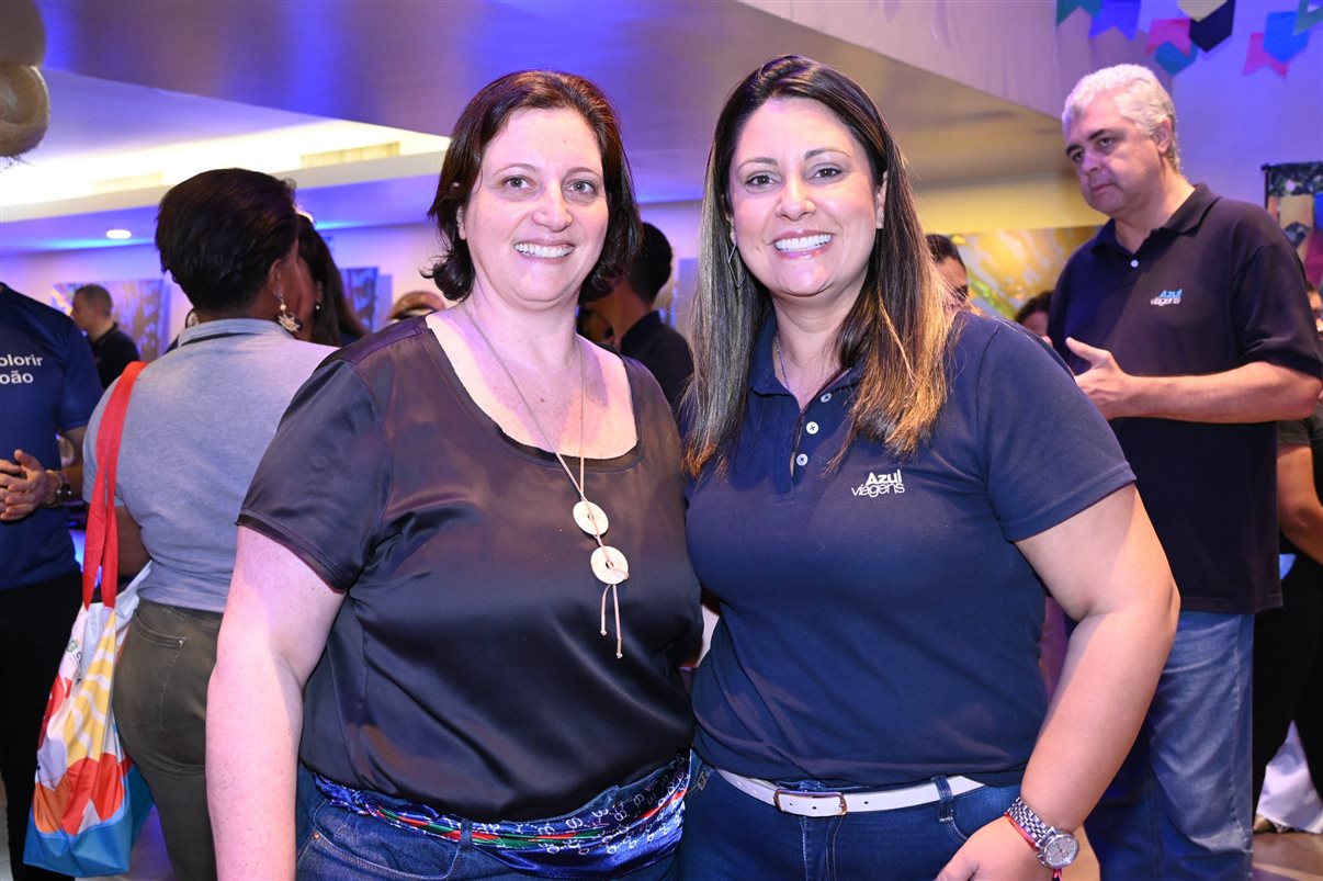 Carmen Mascia, da Luck Receptivo, entre Vanessa Cunha, Thatiana Martins e  Alexandre Cequetin, da Azul