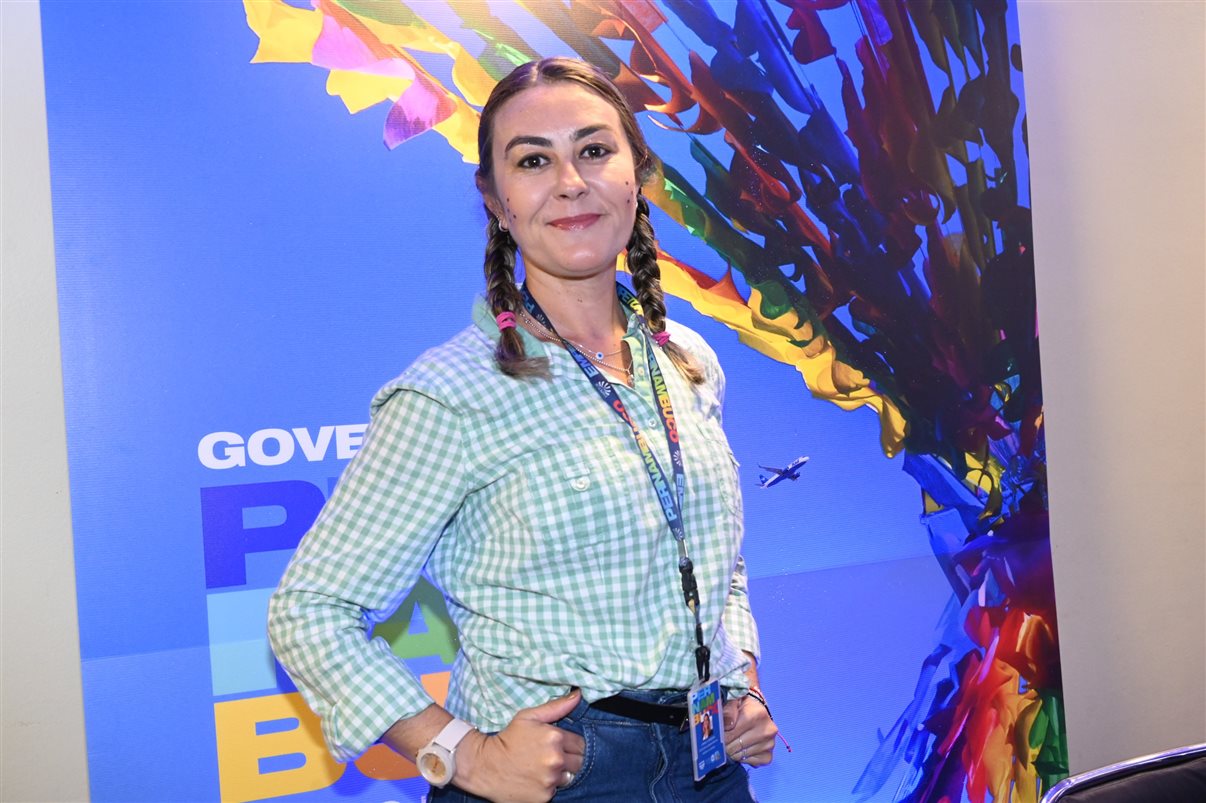 Carmen Mascia, da Luck Receptivo, entre Vanessa Cunha, Thatiana Martins e  Alexandre Cequetin, da Azul