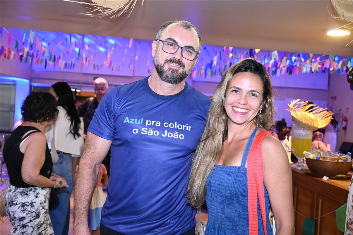 Carmen Mascia, da Luck Receptivo, entre Vanessa Cunha, Thatiana Martins e  Alexandre Cequetin, da Azul