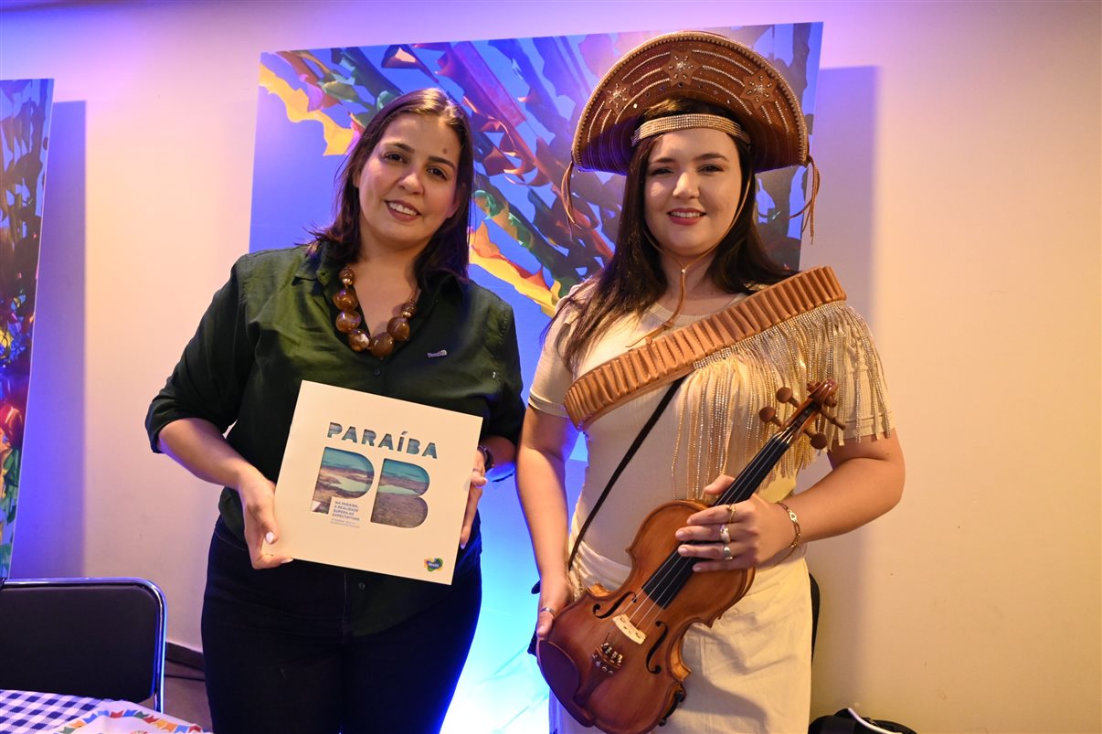 Carmen Mascia, da Luck Receptivo, entre Vanessa Cunha, Thatiana Martins e  Alexandre Cequetin, da Azul