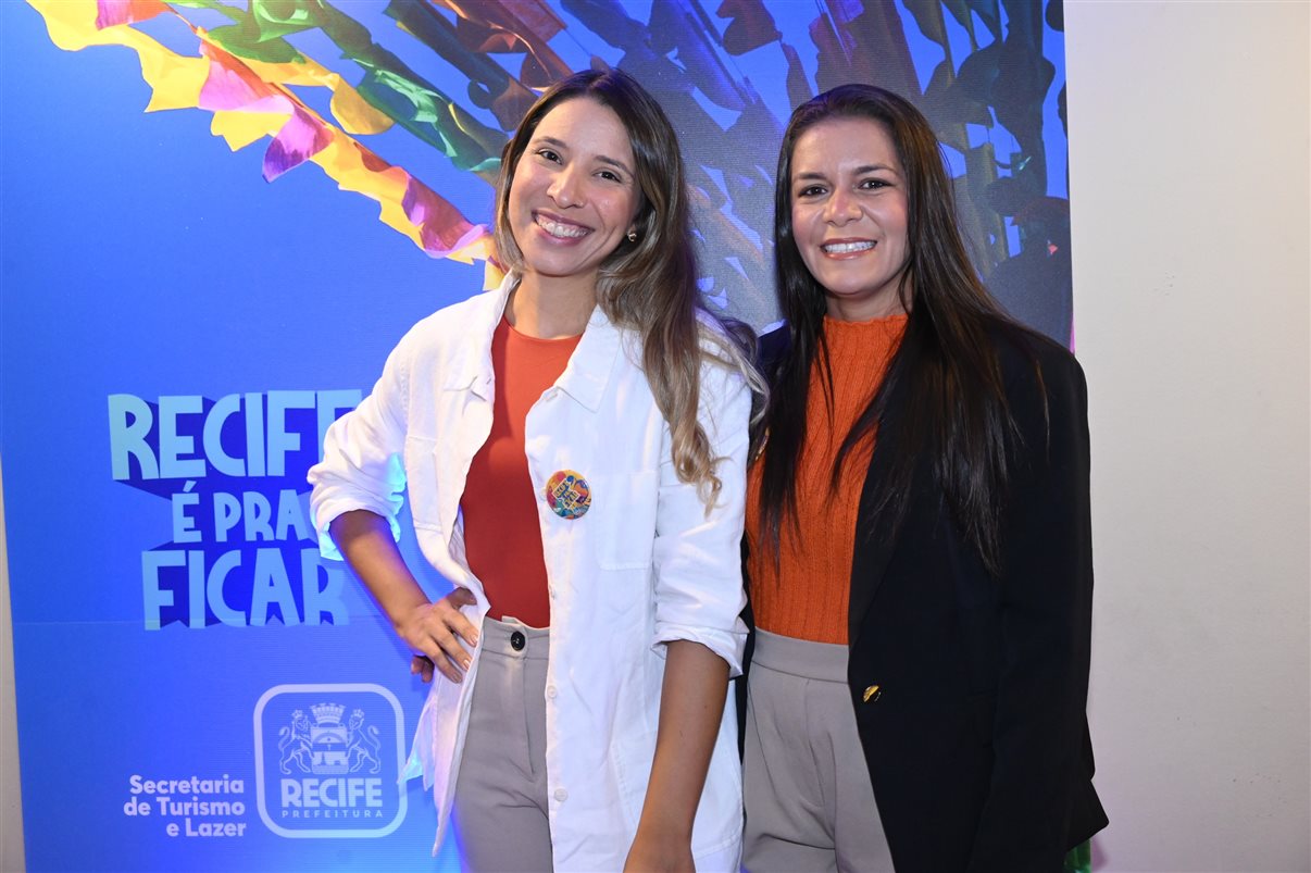 Carmen Mascia, da Luck Receptivo, entre Vanessa Cunha, Thatiana Martins e  Alexandre Cequetin, da Azul