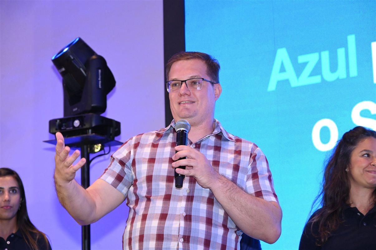 Carmen Mascia, da Luck Receptivo, entre Vanessa Cunha, Thatiana Martins e  Alexandre Cequetin, da Azul