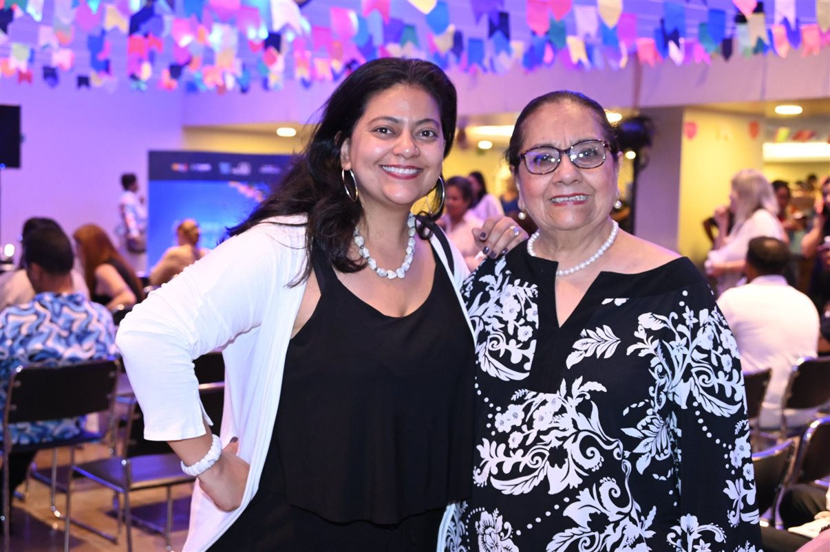 Carmen Mascia, da Luck Receptivo, entre Vanessa Cunha, Thatiana Martins e  Alexandre Cequetin, da Azul