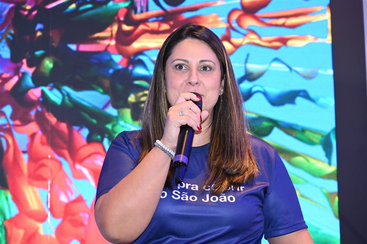 Carmen Mascia, da Luck Receptivo, entre Vanessa Cunha, Thatiana Martins e  Alexandre Cequetin, da Azul