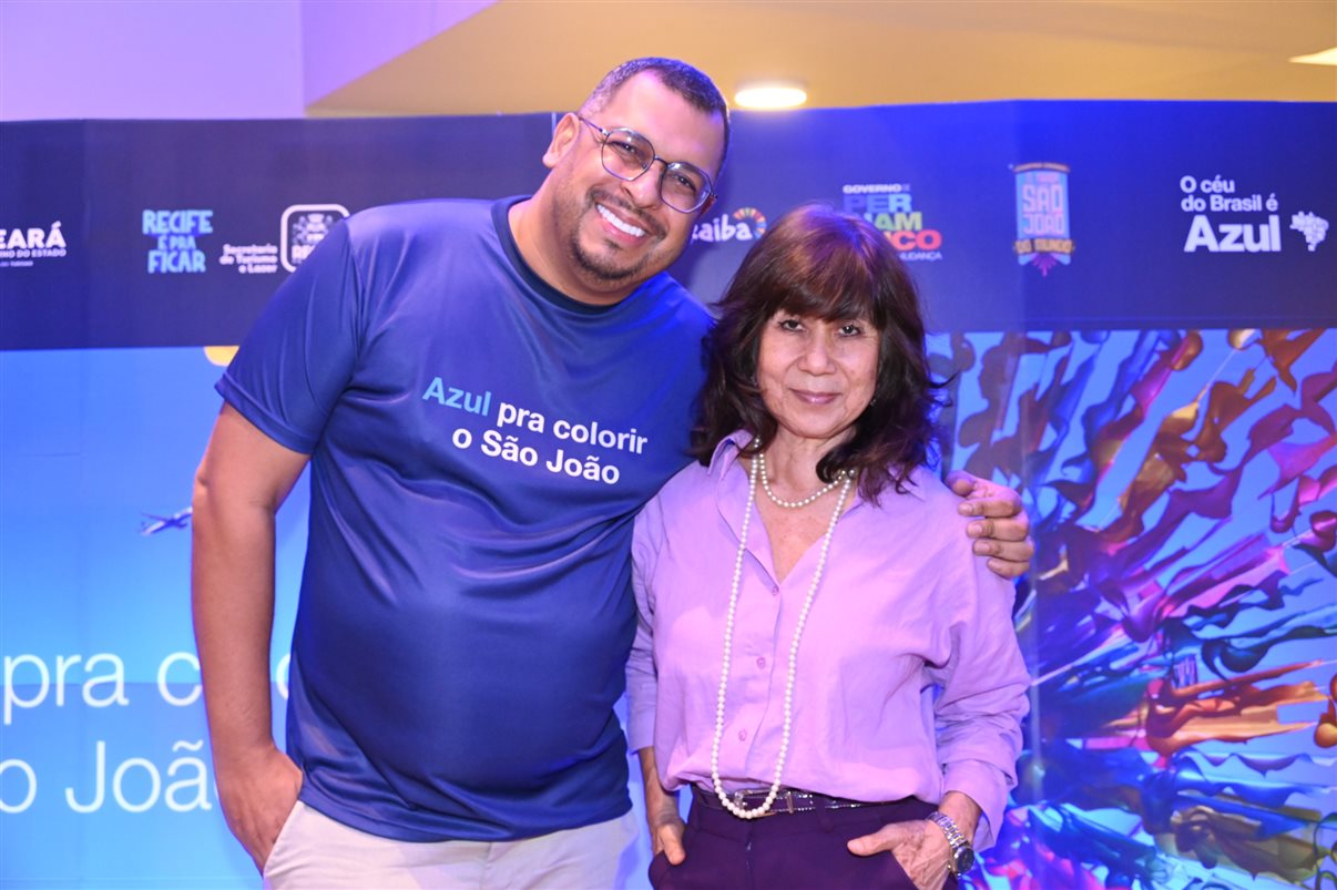 Carmen Mascia, da Luck Receptivo, entre Vanessa Cunha, Thatiana Martins e  Alexandre Cequetin, da Azul