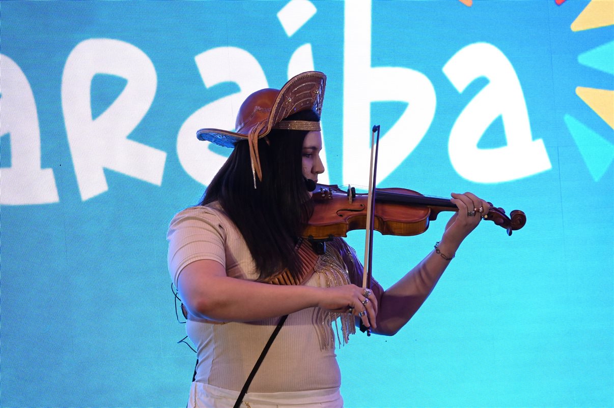 Carmen Mascia, da Luck Receptivo, entre Vanessa Cunha, Thatiana Martins e  Alexandre Cequetin, da Azul