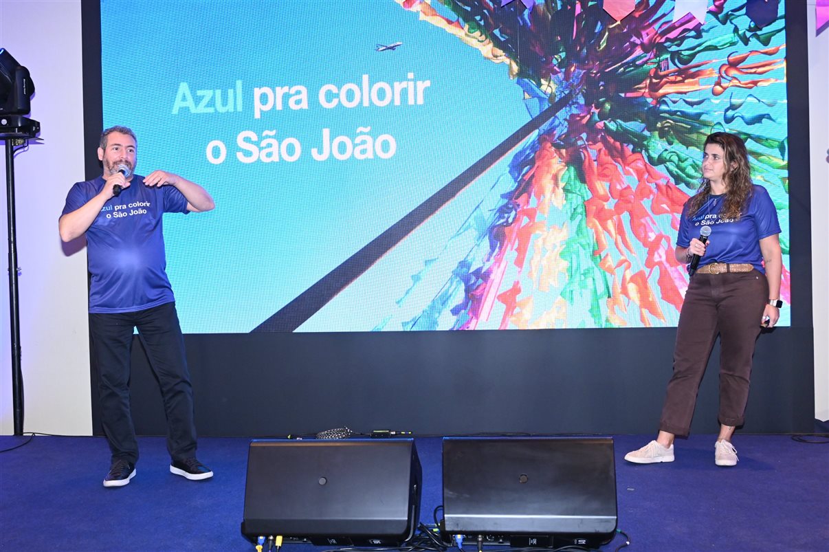 Carmen Mascia, da Luck Receptivo, entre Vanessa Cunha, Thatiana Martins e  Alexandre Cequetin, da Azul