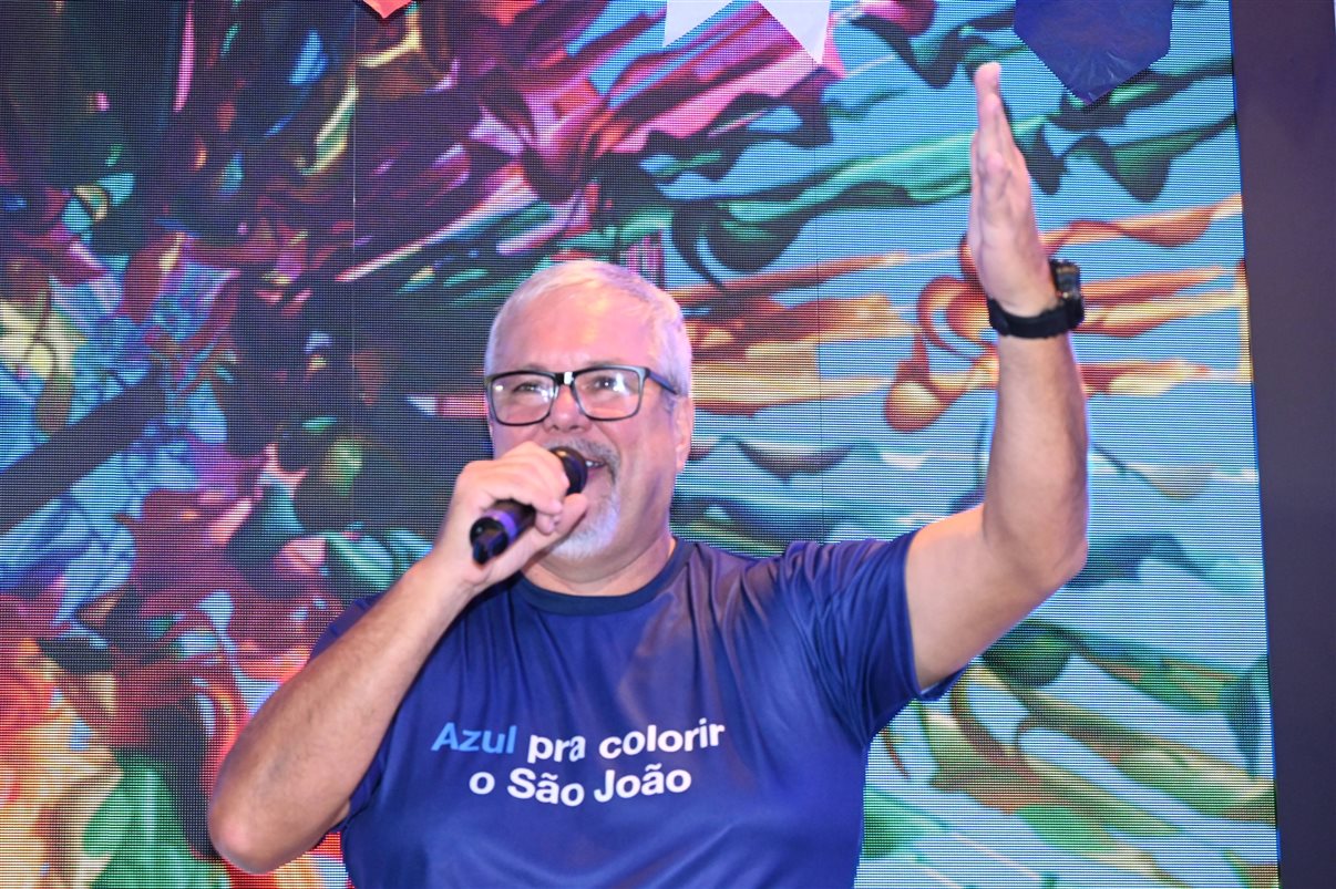 Carmen Mascia, da Luck Receptivo, entre Vanessa Cunha, Thatiana Martins e  Alexandre Cequetin, da Azul