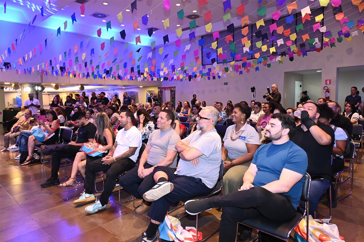 Carmen Mascia, da Luck Receptivo, entre Vanessa Cunha, Thatiana Martins e  Alexandre Cequetin, da Azul