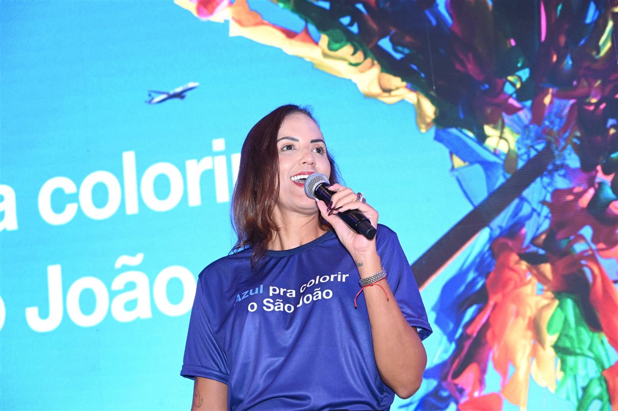 Carmen Mascia, da Luck Receptivo, entre Vanessa Cunha, Thatiana Martins e  Alexandre Cequetin, da Azul