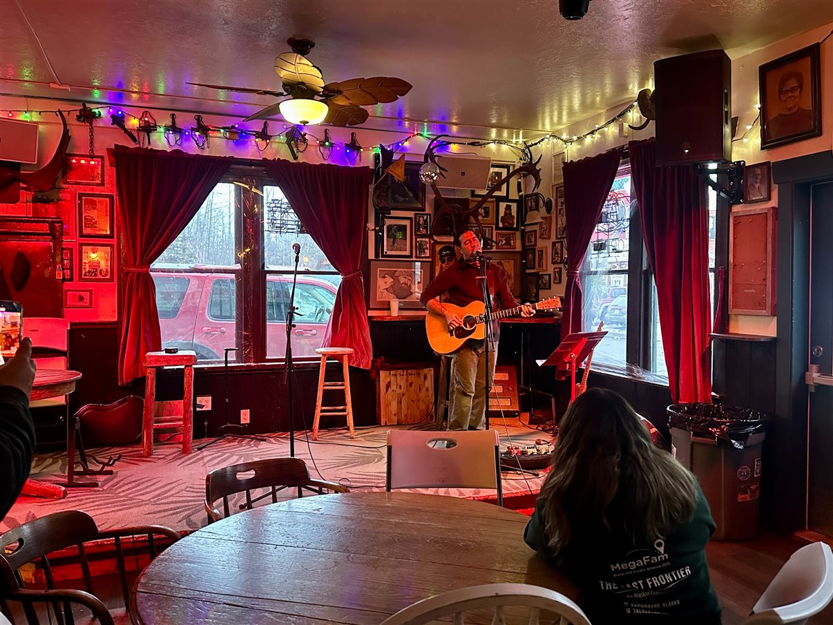 O Alaskan Husky Adventures conta com mais de 50 cachorros da raça Husky do Alasca