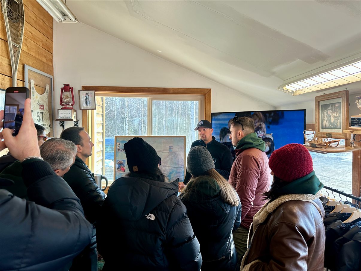 O Alaskan Husky Adventures conta com mais de 50 cachorros da raça Husky do Alasca