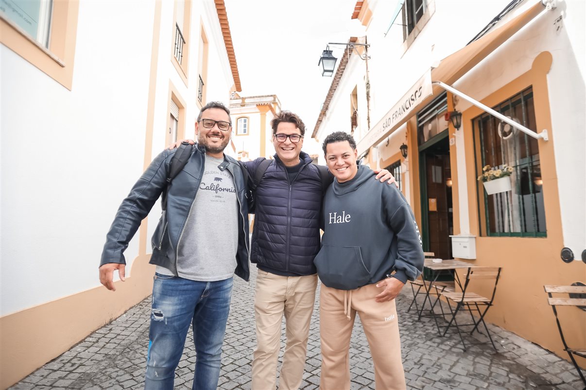 Bruno Heleno, da Trend, com Leandro Lima, da Império das Passagens, Sâmara Silva, da Tilevo Turismo, Emily Duarte, da Infinity, e Wallace Alvo, da Viagens e Turismo