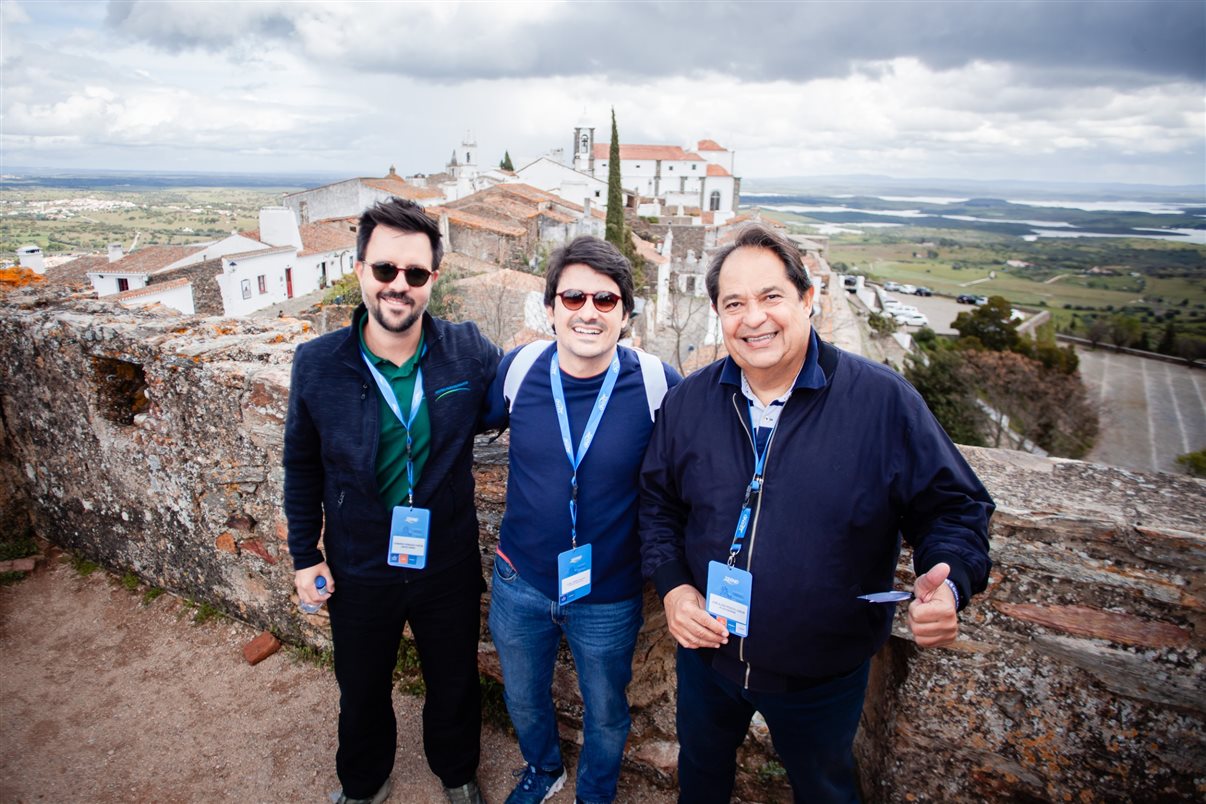 Bruno Heleno, da Trend, com Leandro Lima, da Império das Passagens, Sâmara Silva, da Tilevo Turismo, Emily Duarte, da Infinity, e Wallace Alvo, da Viagens e Turismo