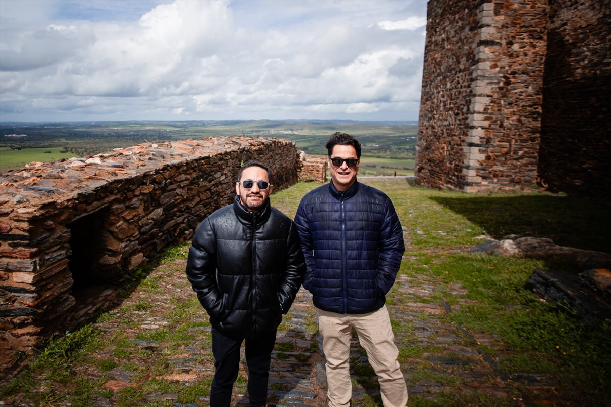 Bruno Heleno, da Trend, com Leandro Lima, da Império das Passagens, Sâmara Silva, da Tilevo Turismo, Emily Duarte, da Infinity, e Wallace Alvo, da Viagens e Turismo