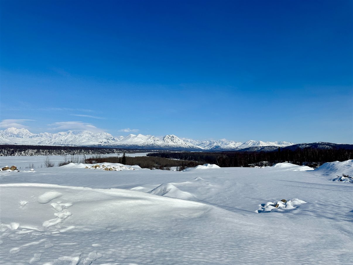 Grupo pronto para o café da manhã em Talkeetna, no Flying Squirrel, antes de pegar estrada