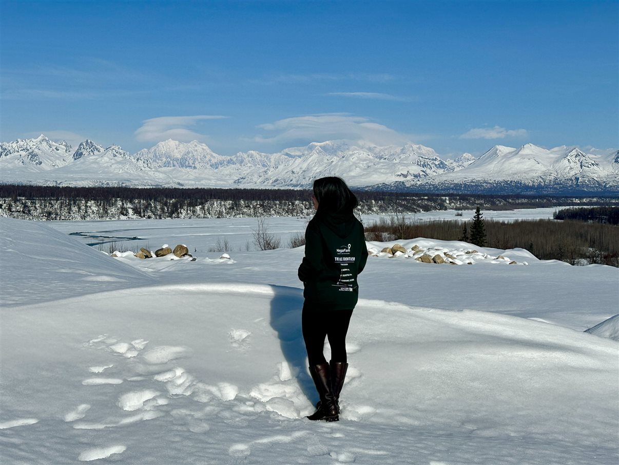 Grupo pronto para o café da manhã em Talkeetna, no Flying Squirrel, antes de pegar estrada