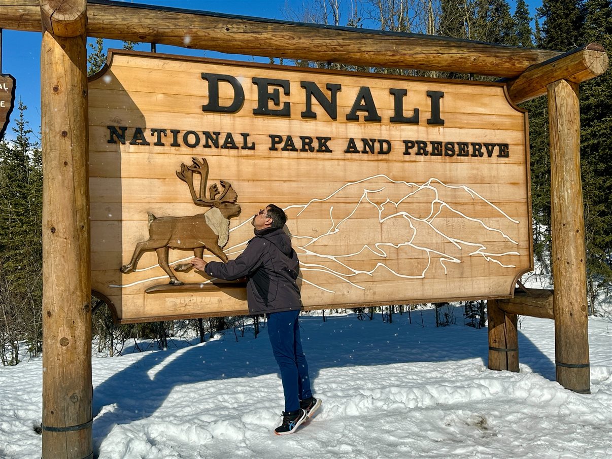 Grupo pronto para o café da manhã em Talkeetna, no Flying Squirrel, antes de pegar estrada