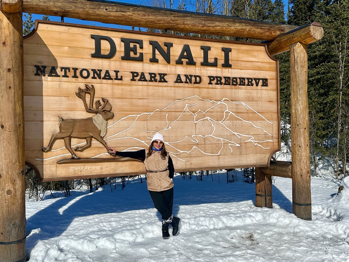 Grupo pronto para o café da manhã em Talkeetna, no Flying Squirrel, antes de pegar estrada