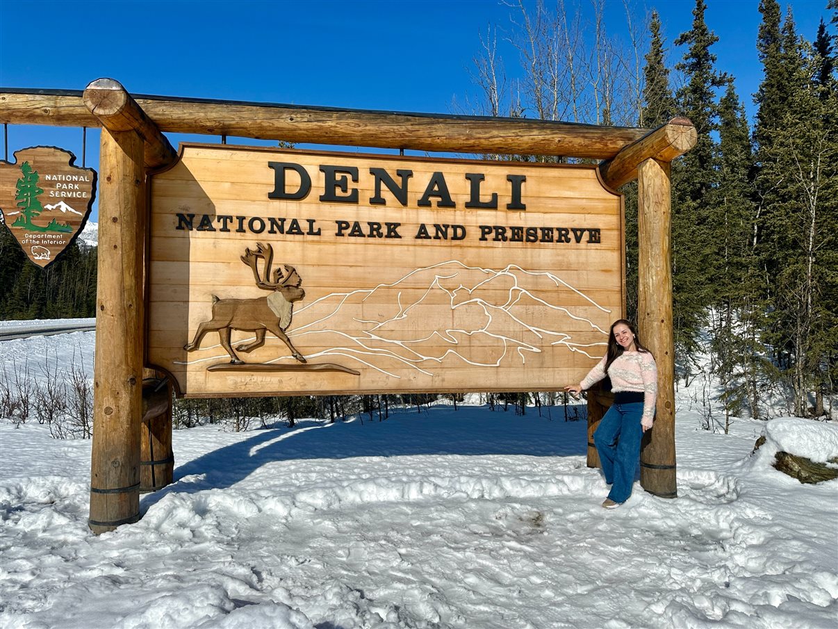 Grupo pronto para o café da manhã em Talkeetna, no Flying Squirrel, antes de pegar estrada