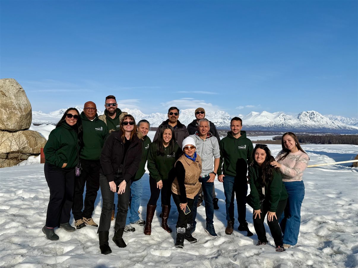 Grupo pronto para o café da manhã em Talkeetna, no Flying Squirrel, antes de pegar estrada