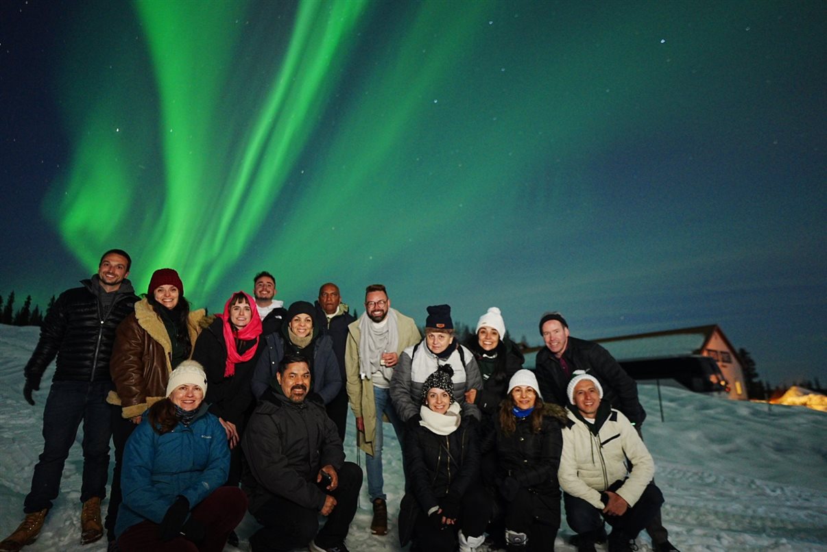 Grupo pronto para o café da manhã em Talkeetna, no Flying Squirrel, antes de pegar estrada