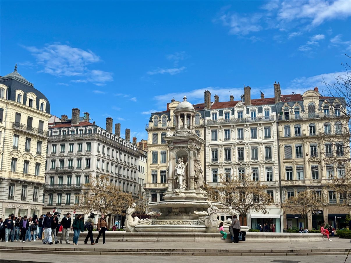 Place des Jacobins, em Lyon, cidade-sede do Rendez-vous em France 2025