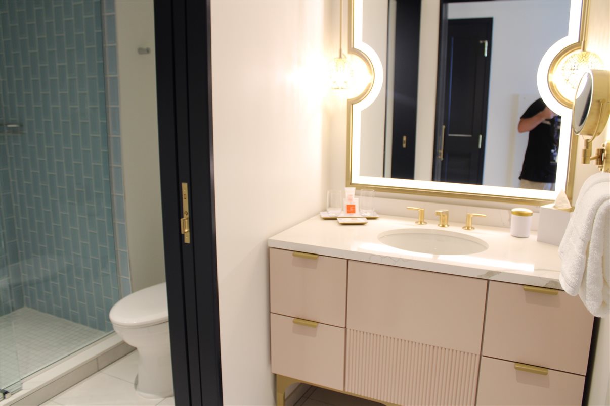 Essa é a vista de um dos apartamentos do Helios Grand Hotel: de cara para o Epic Universe