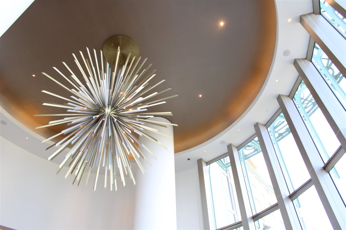 Essa é a vista de um dos apartamentos do Helios Grand Hotel: de cara para o Epic Universe