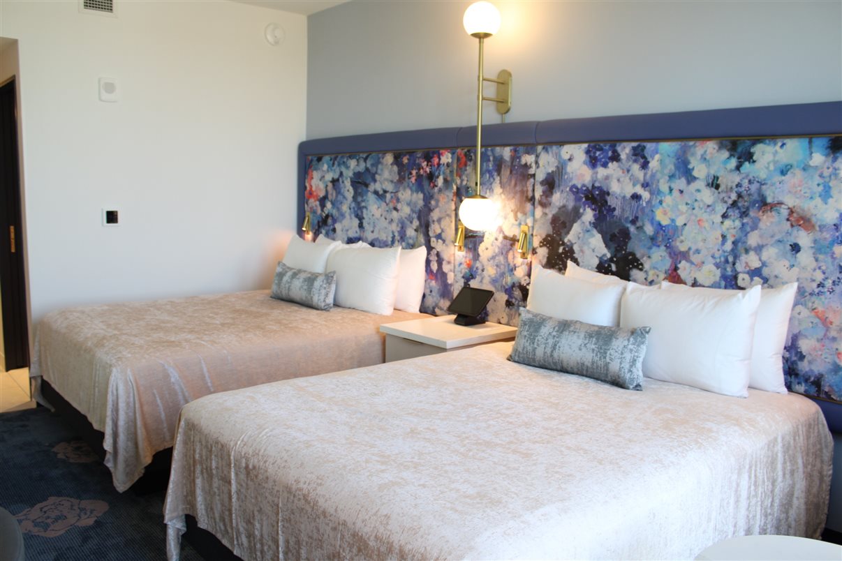 Essa é a vista de um dos apartamentos do Helios Grand Hotel: de cara para o Epic Universe