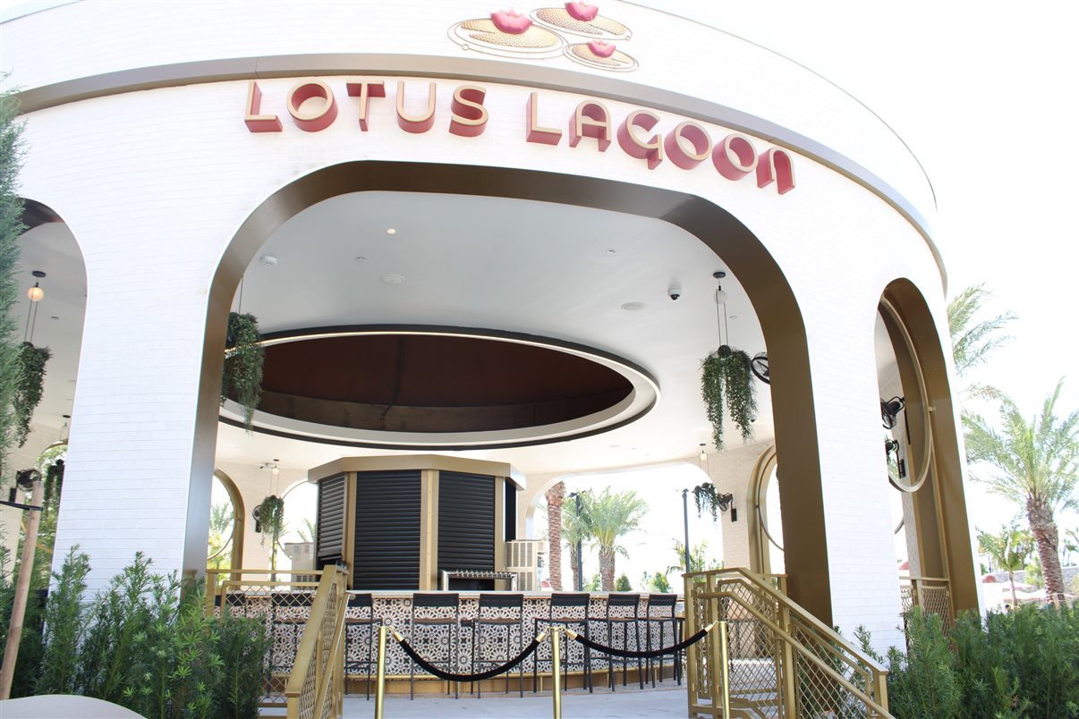 Essa é a vista de um dos apartamentos do Helios Grand Hotel: de cara para o Epic Universe