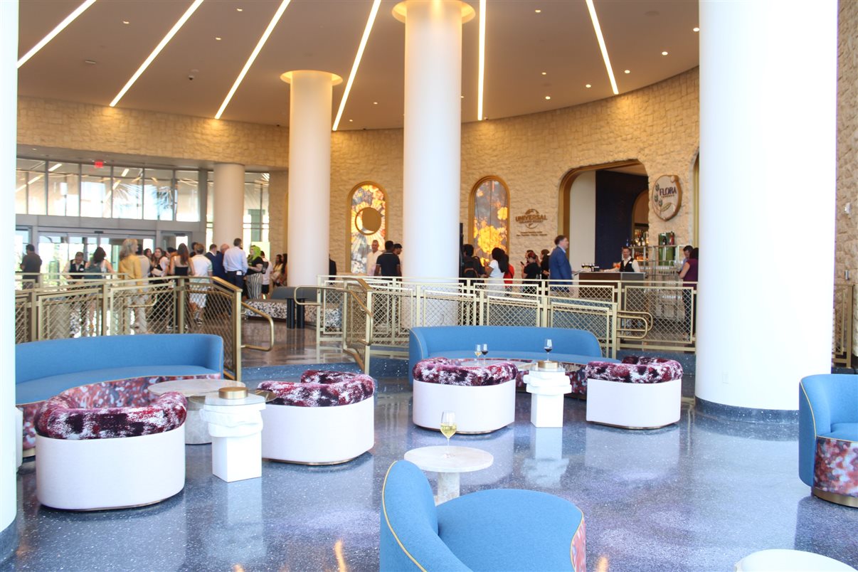 Essa é a vista de um dos apartamentos do Helios Grand Hotel: de cara para o Epic Universe