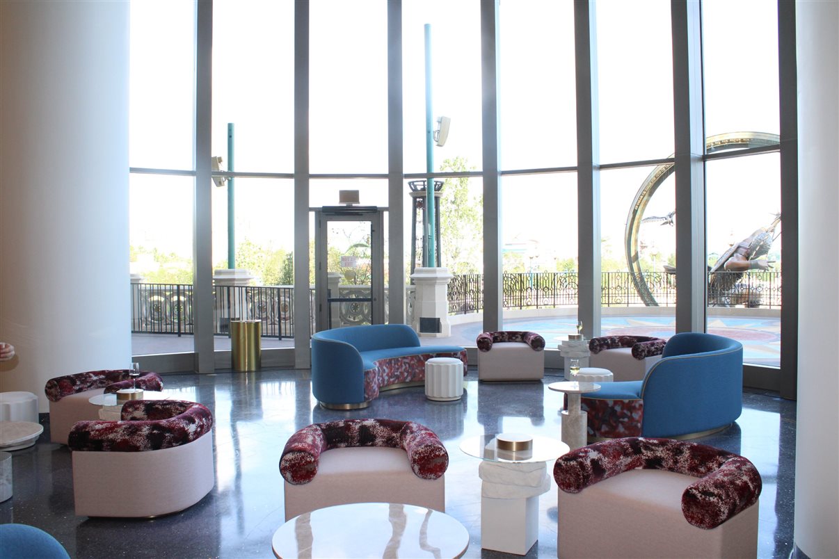 Essa é a vista de um dos apartamentos do Helios Grand Hotel: de cara para o Epic Universe