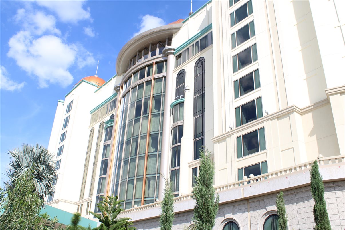 Essa é a vista de um dos apartamentos do Helios Grand Hotel: de cara para o Epic Universe