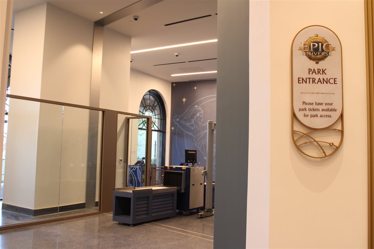 Essa é a vista de um dos apartamentos do Helios Grand Hotel: de cara para o Epic Universe