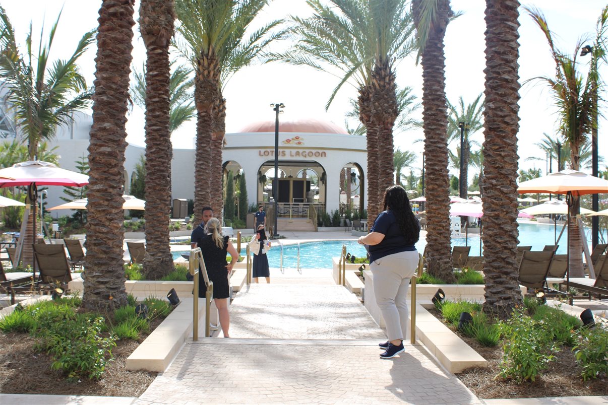 Essa é a vista de um dos apartamentos do Helios Grand Hotel: de cara para o Epic Universe