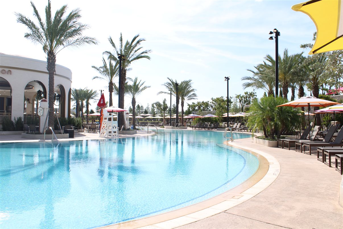 Essa é a vista de um dos apartamentos do Helios Grand Hotel: de cara para o Epic Universe