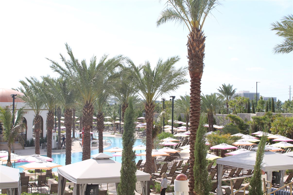 Essa é a vista de um dos apartamentos do Helios Grand Hotel: de cara para o Epic Universe