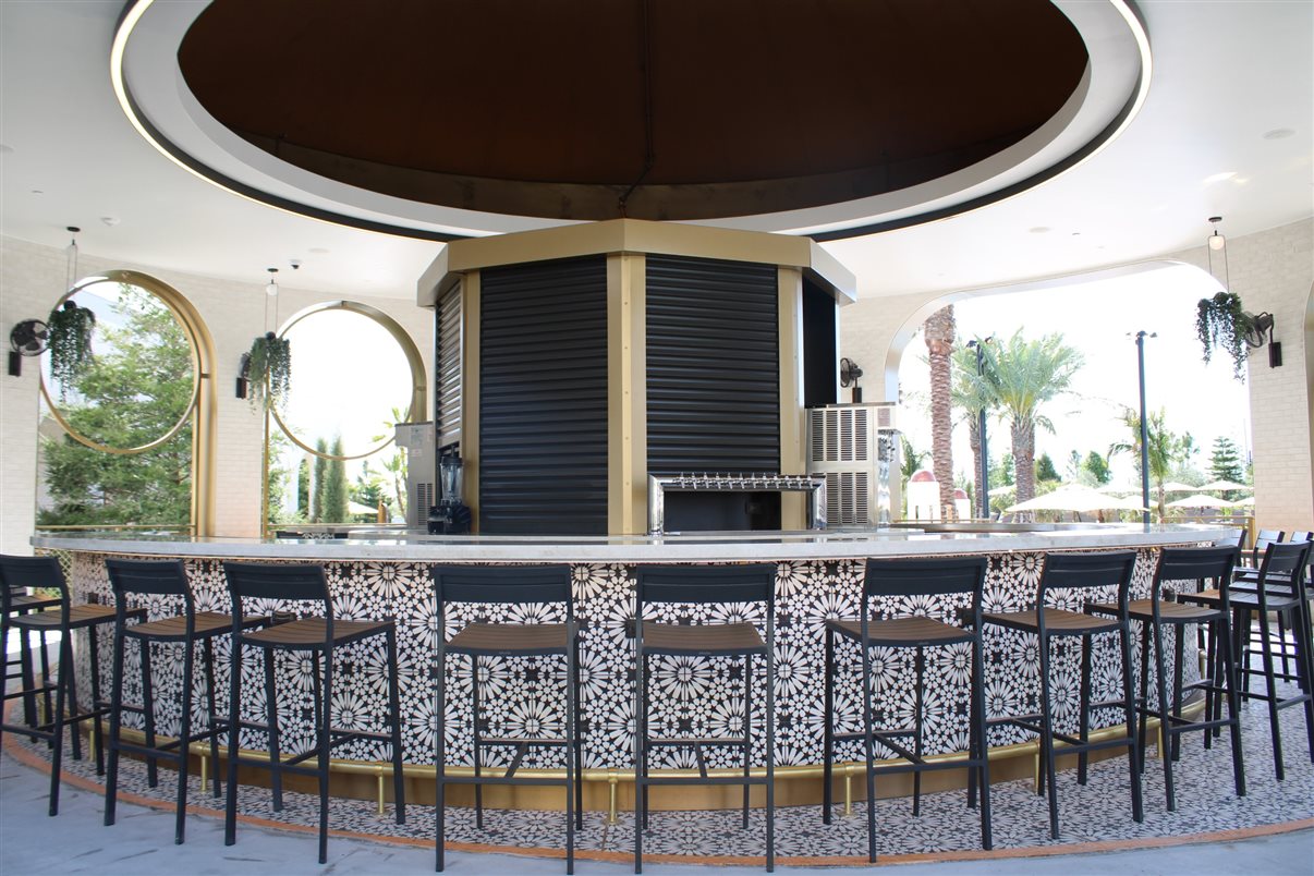 Essa é a vista de um dos apartamentos do Helios Grand Hotel: de cara para o Epic Universe