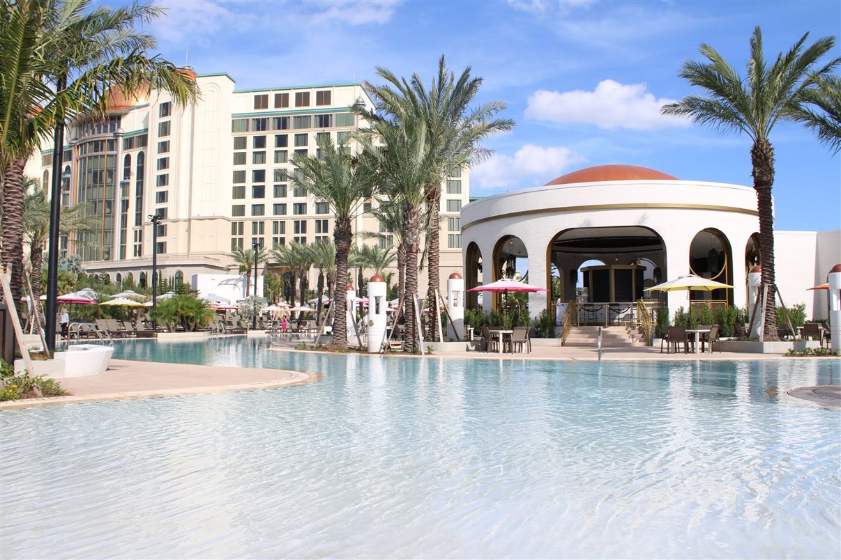 Essa é a vista de um dos apartamentos do Helios Grand Hotel: de cara para o Epic Universe