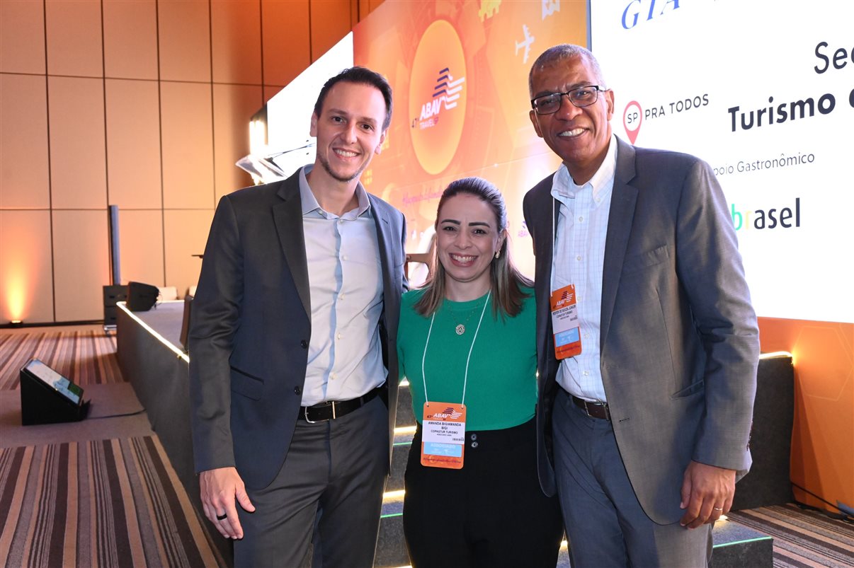 Marianna Alcorta, Bruno Waltrick e Juliana Assumpção, da Abav-SP/Aviesp