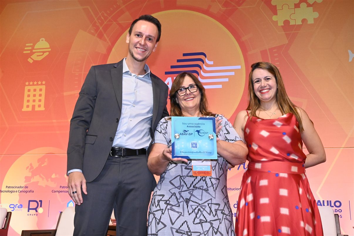 Marianna Alcorta, Bruno Waltrick e Juliana Assumpção, da Abav-SP/Aviesp