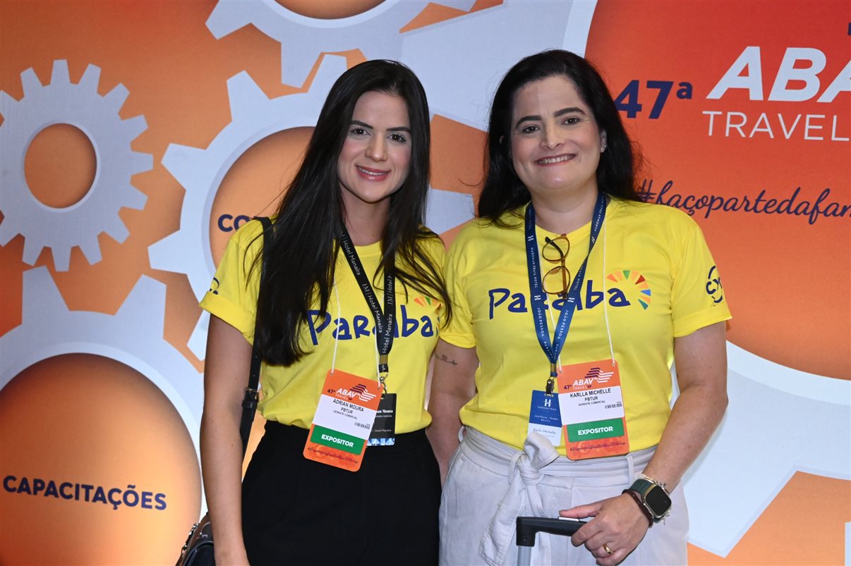 Rogério Mendes, da CVC, entre Allan Sales, Cibelly Santos e Ferdinando Lucena, da PBTur